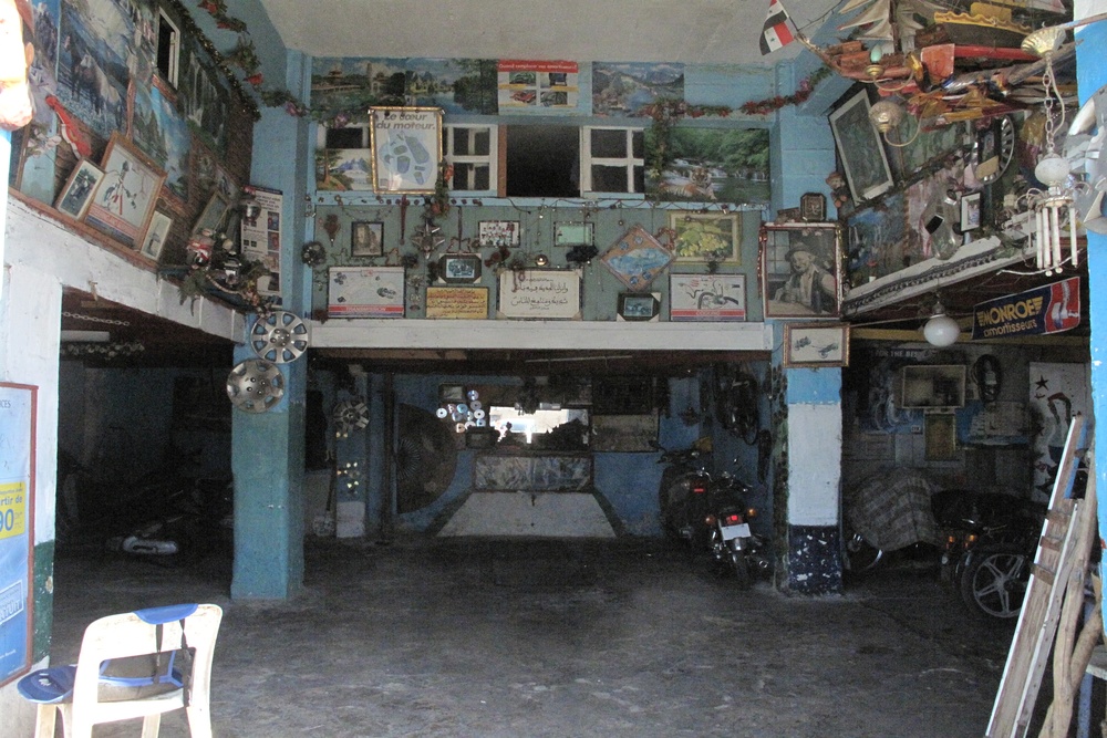 青い建物について