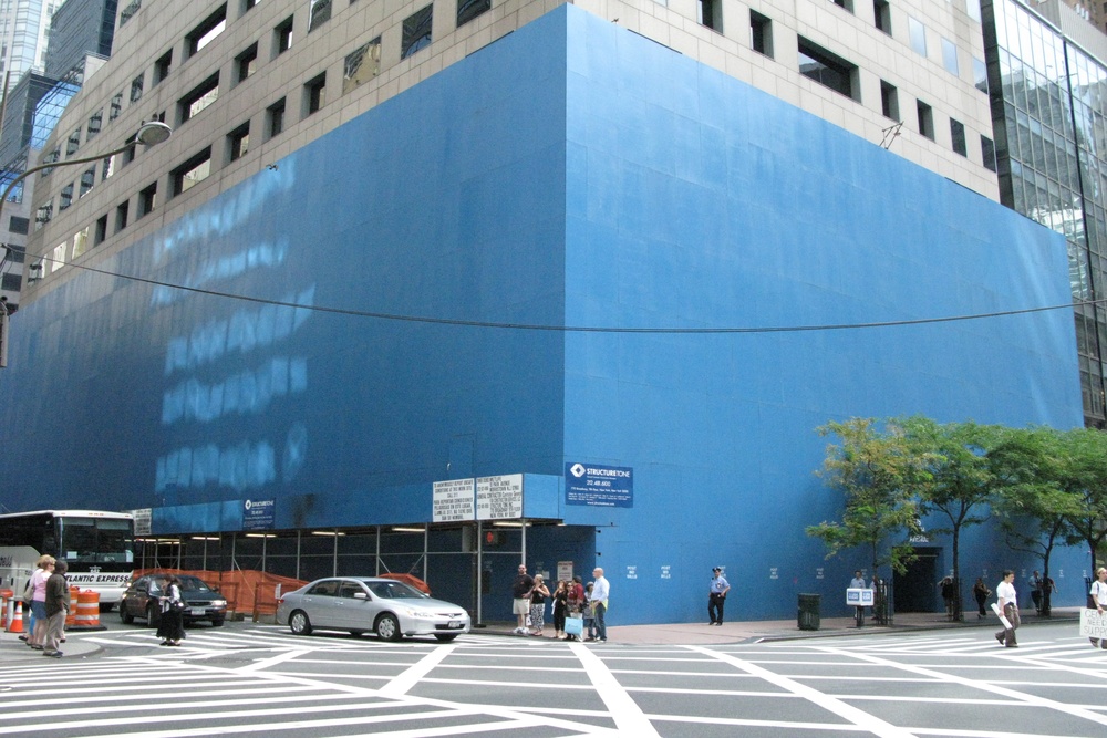 青い建物について