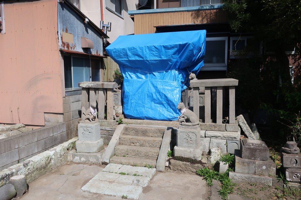 青い建物について