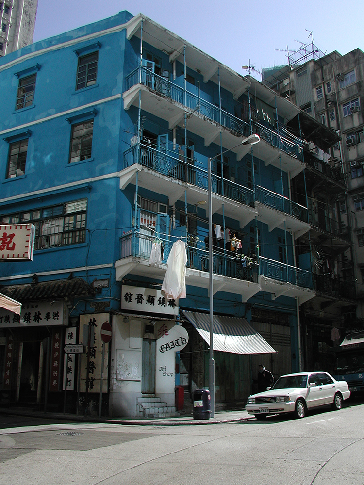 青い建物について